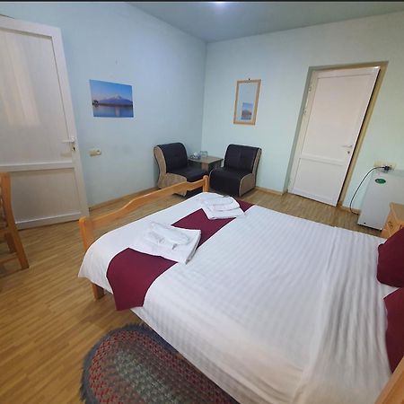 Kesabella Touristic House Bed & Breakfast P'arak'ar Bagian luar foto